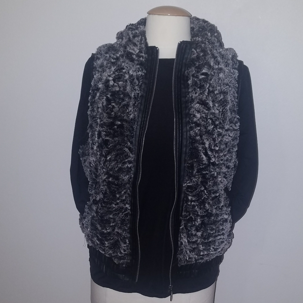 NWOT YMI Hooded Faux Fur Zipup Vest